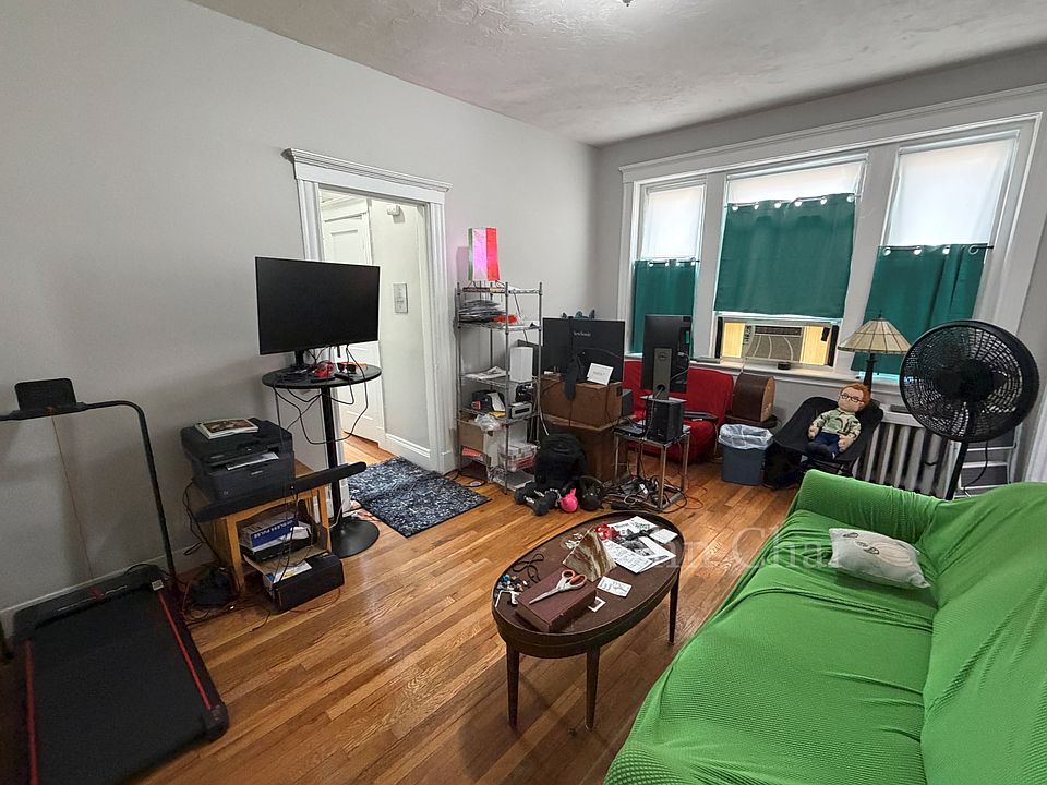 1st image of 225 Kelton St APT 12