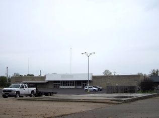 1706 W Main St, Carmi, IL 62821