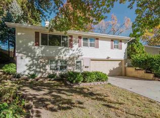 906 Wylde Green Rd, Iowa City, IA 52246