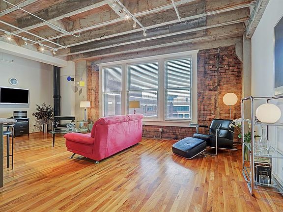 From beautiful 3/4" oak hardwood floors to concrete ceilings to over 100 year old brick walls, this is a loft with all the modern amenities located in the Historic District in the 4th largest city in the nation, Houston!!