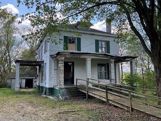 1st image of 810 Hopkinsville St
