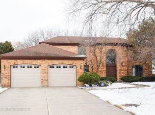 3739 Pebble Beach Rd, Northbrook, IL 60062