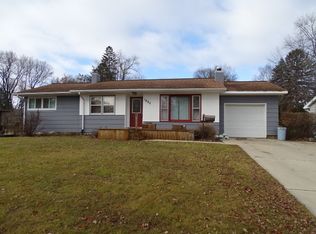 1660 Meadowbrook Ln, Freeport, IL 61032