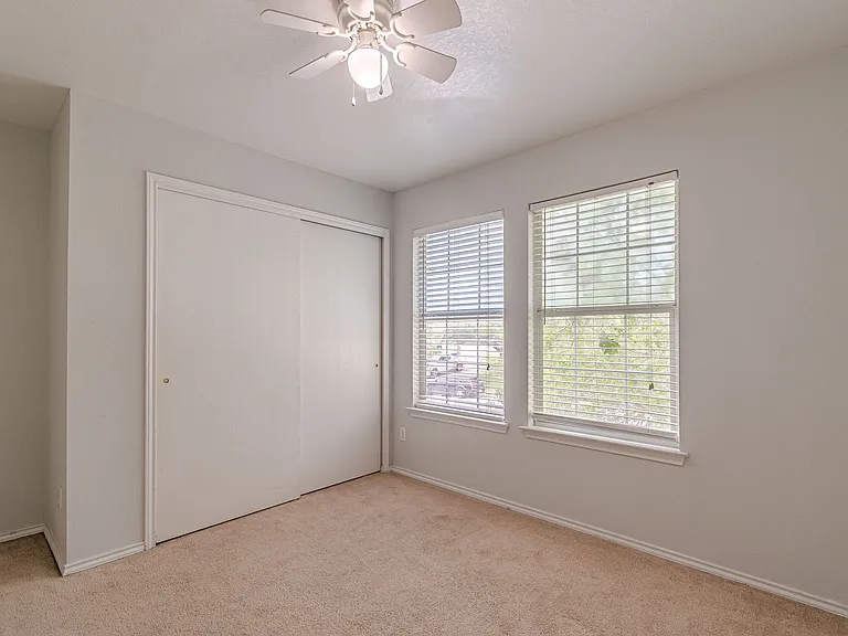 164 Springtree Holw — Photo 24