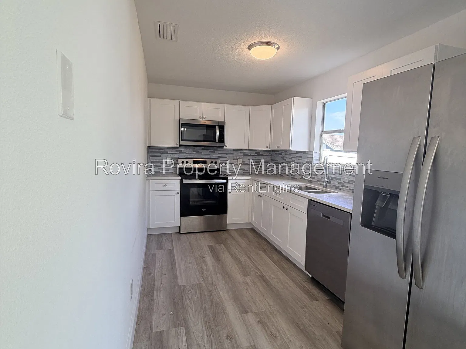 4 bed, 2.0 bath, 1382 sqft, $2,350 — Photo 2