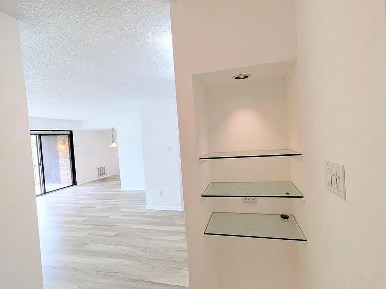 34 Hermitage Dr #34 — Photo 3