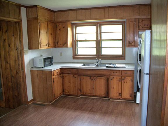 4th image of 134 Meadowbrook Dr