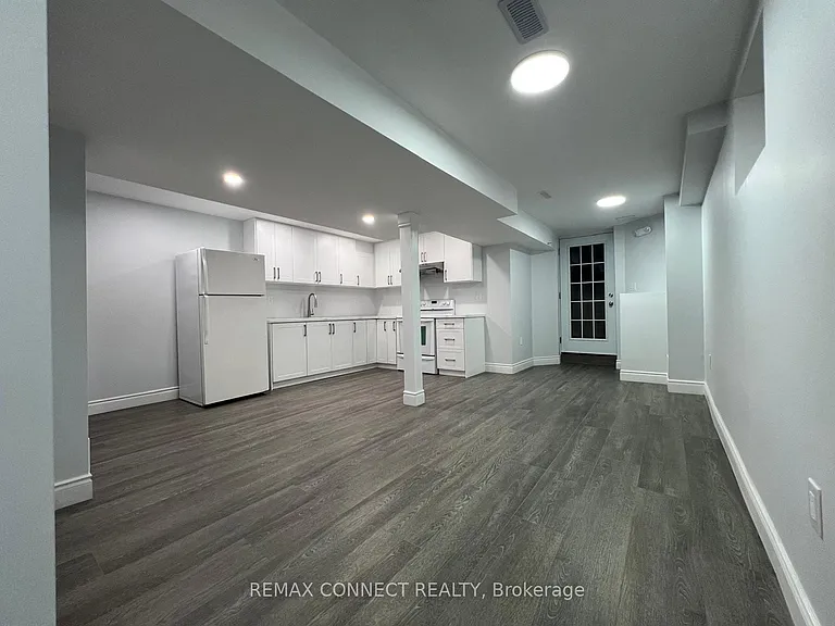 8 Evanwood Cres #BASEMENT — Photo 10