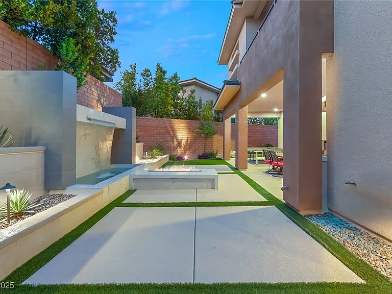 19 Garden Rain Dr — Photo 42