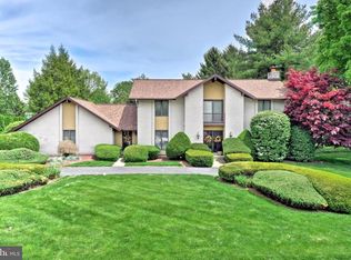 2432 Stone Heath Dr, Lancaster, PA 17601