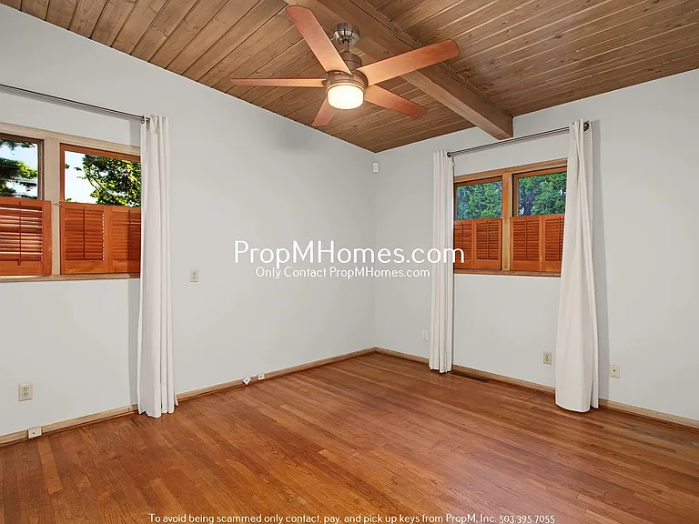 1027 SE 23rd Ave — Photo 11