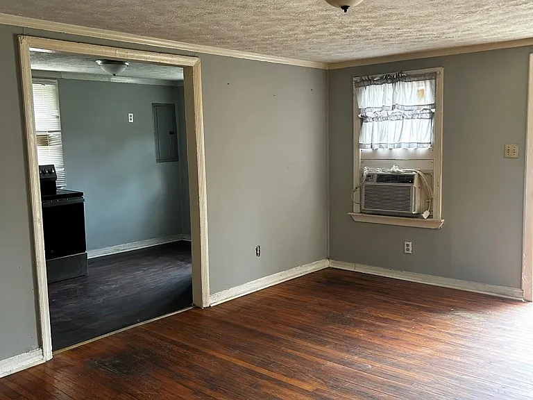 1134 Curtis St — Photo 3