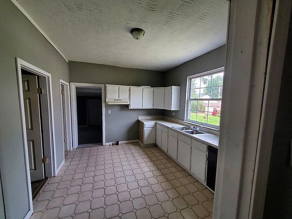 4th image of 1523 High St