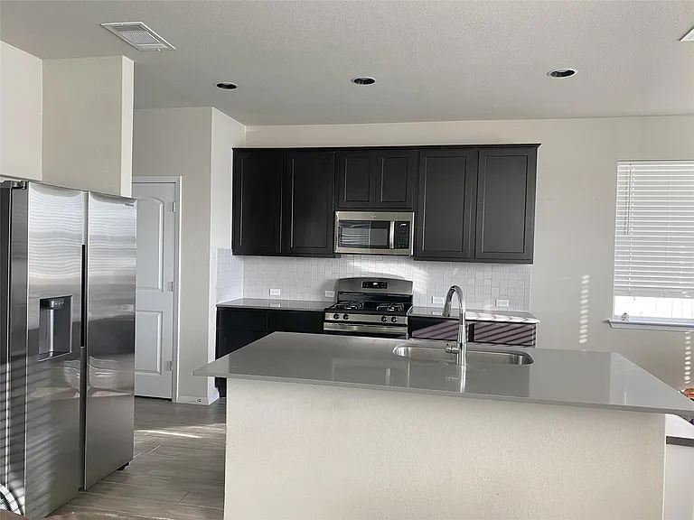 211 Living Reef Dr — Photo 4