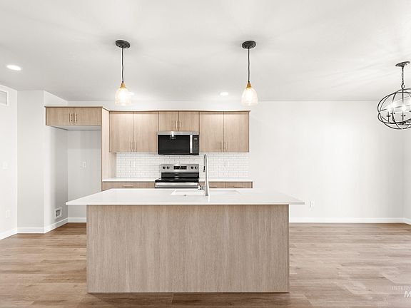 2nd image of 7434 W Trumbull Ct