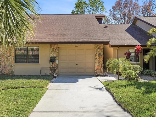 9942 Lake Seminole Dr W, Largo, FL 33773