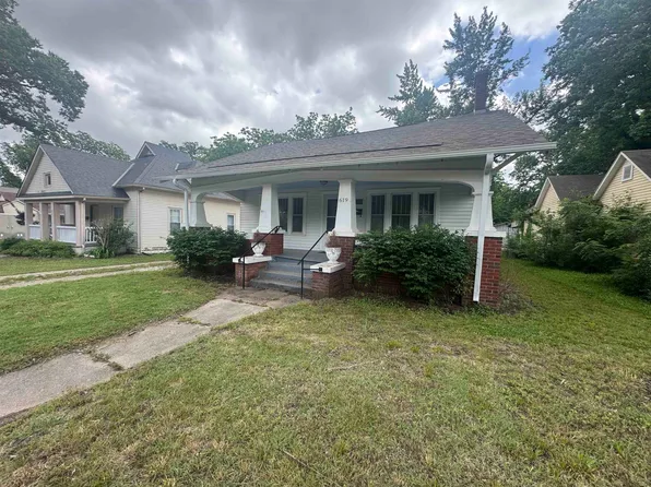 619 E 9th Ave, Winfield, KS 67156