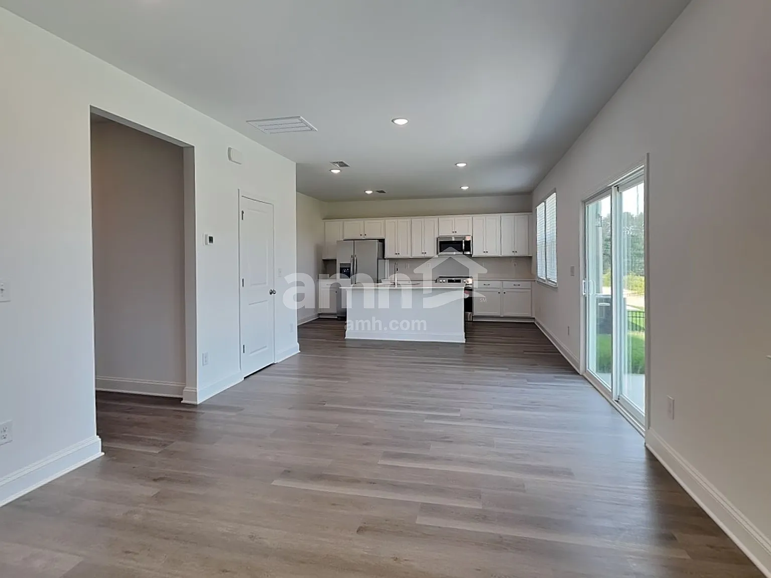 3 bed, 2.5 bath, 1895 sqft, $2,430 — Photo 4