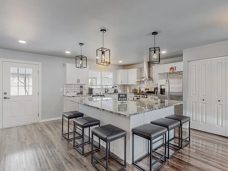 6830 Louisiana Blvd NE — Photo 8