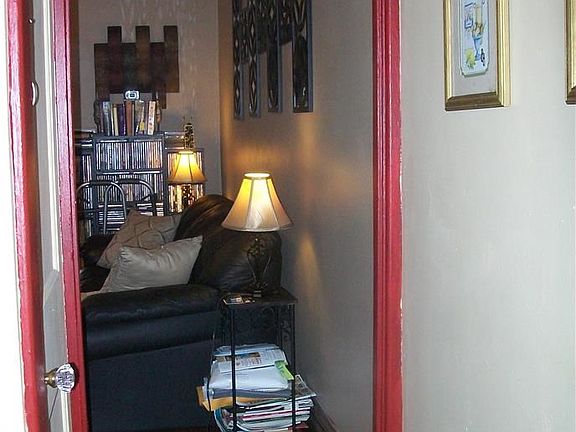 5th image of 2009 North St