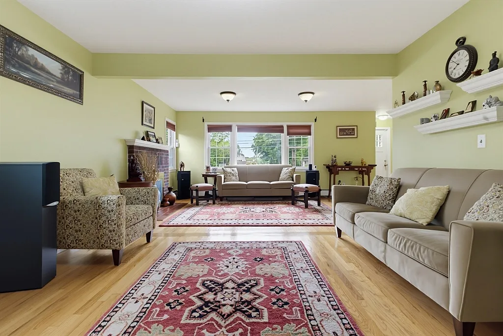 4 bed, 3.0 bath, 4215 sqft, $4,900 — Photo 3