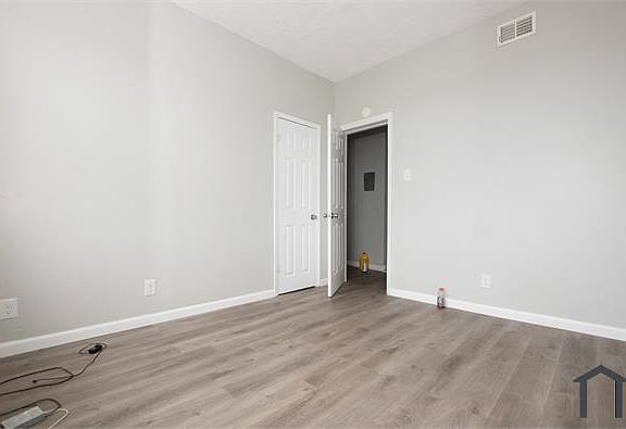 3rd image of 653 Mount Prospect Ave APT 4A