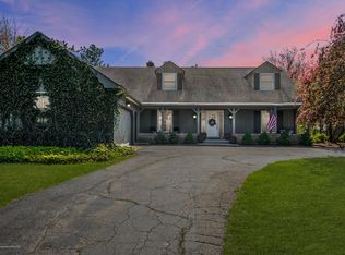 904 Tanglewood Ln, East Lansing, MI 48823