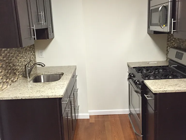 1823 5th Ave #BROWNSTONE — Photo 8