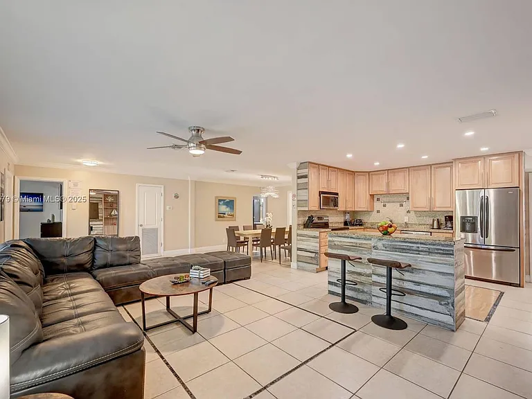 1228 Johnson St — Photo 4