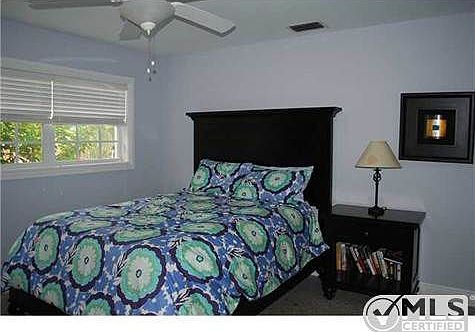 4th image of 301 Edwards Ln