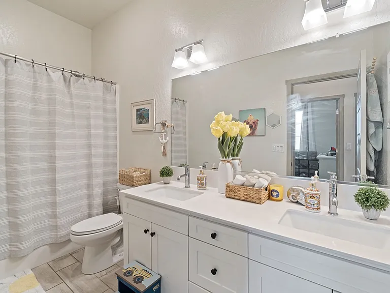 2407 W Andrew Ln — Photo 6