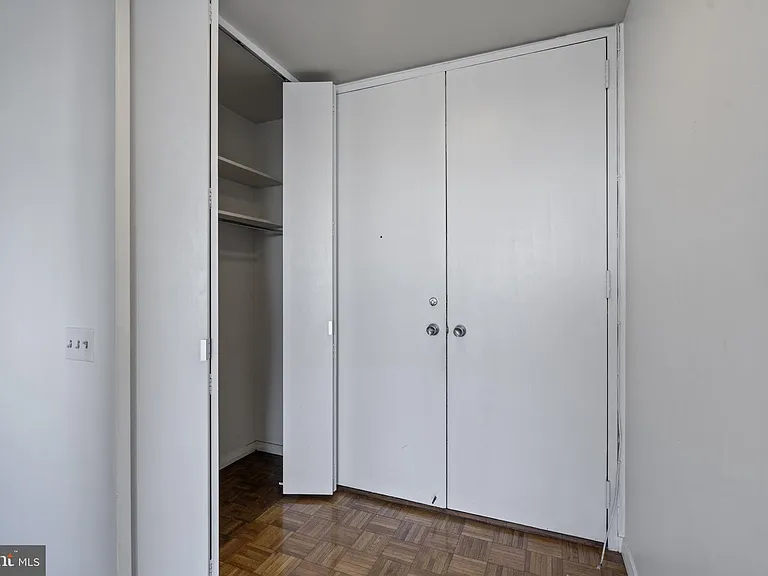4000 N Charles St #905 — Photo 12