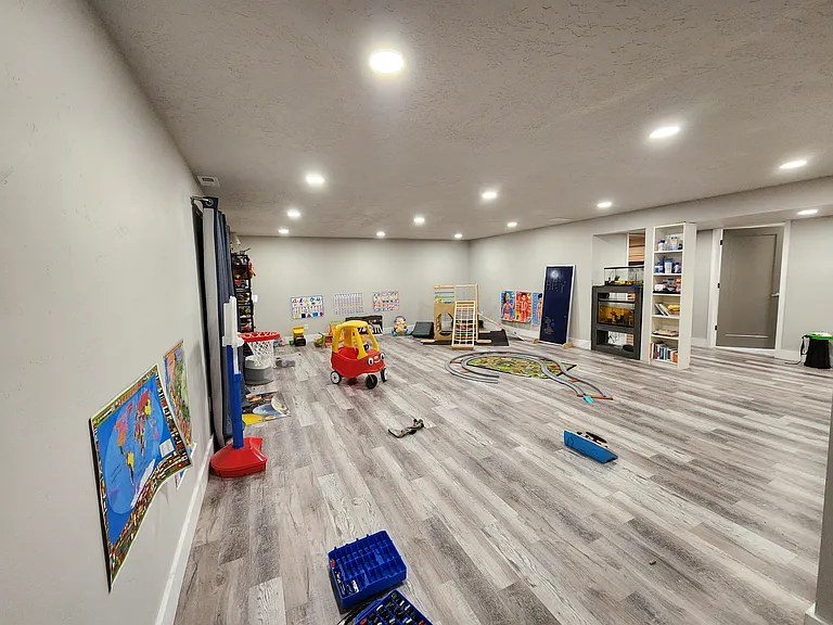 361 E Baird Cir — Photo 10