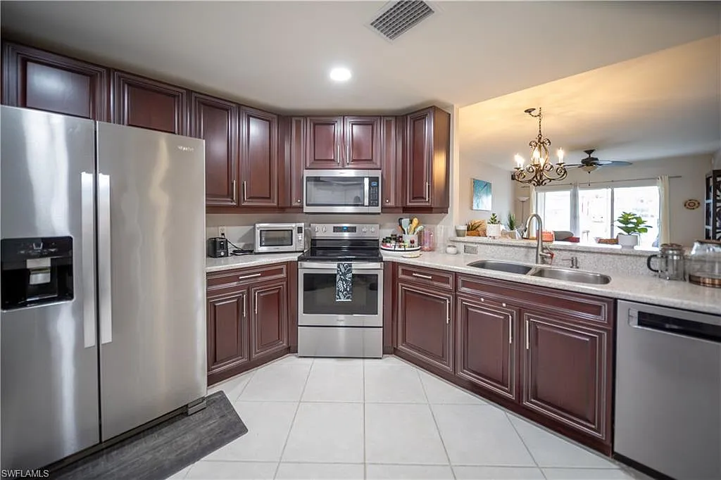 2 bed, 2.0 bath, 1248 sqft, $4,000 — Photo 2