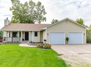 1710 Merriam Ct, Winterset, IA 50273