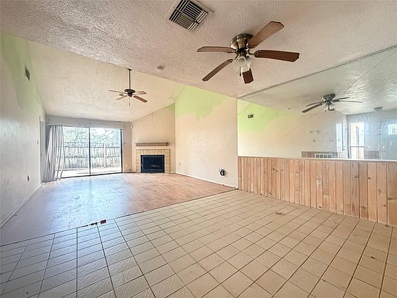 4th image of 16015 Golf Club Dr