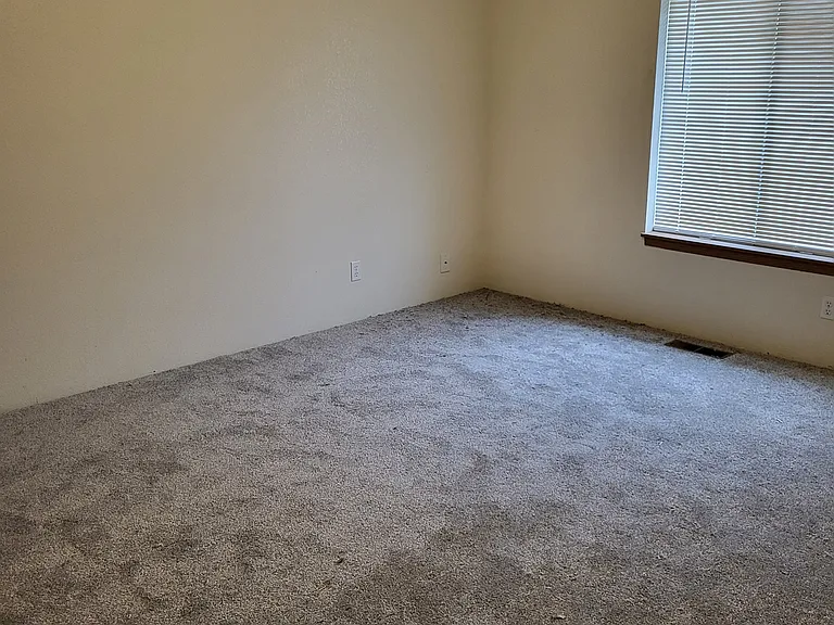 291 NE Maple Ave — Photo 12