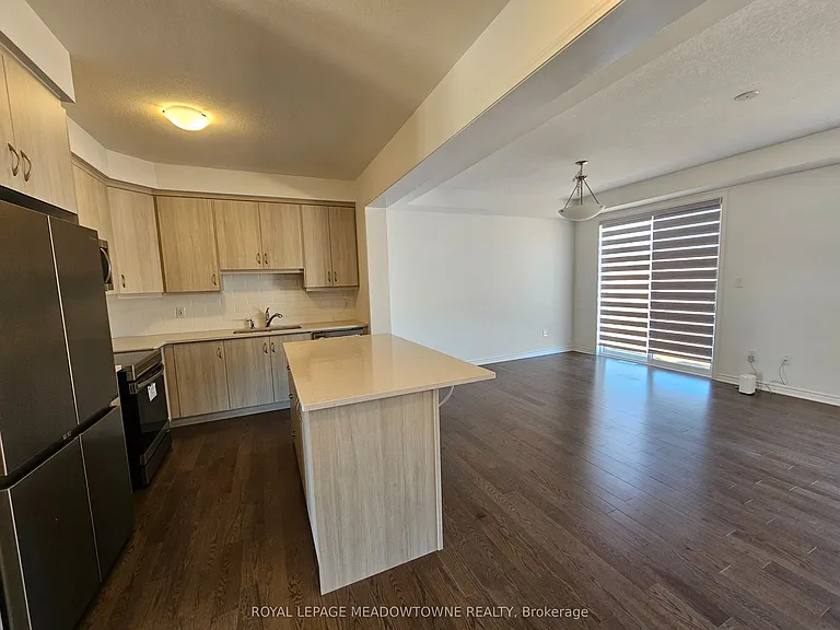 879 Amand Dr — Photo 8
