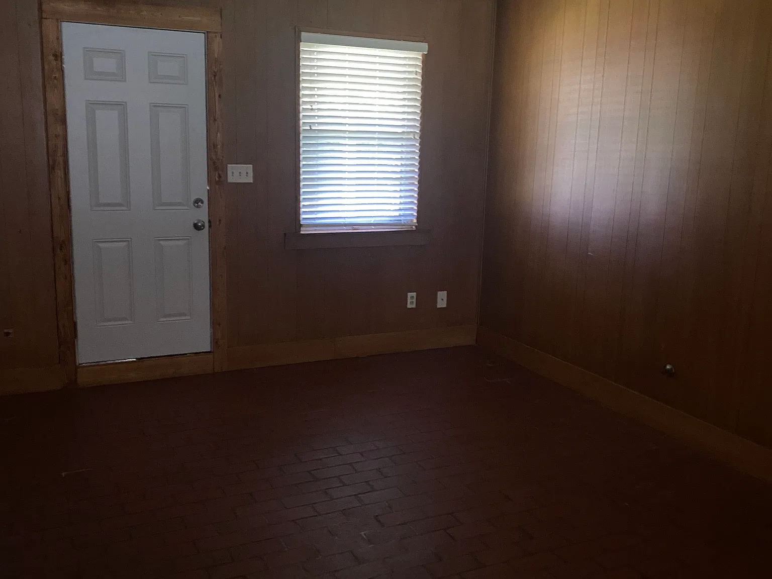 1301 Avenue C — Photo 4