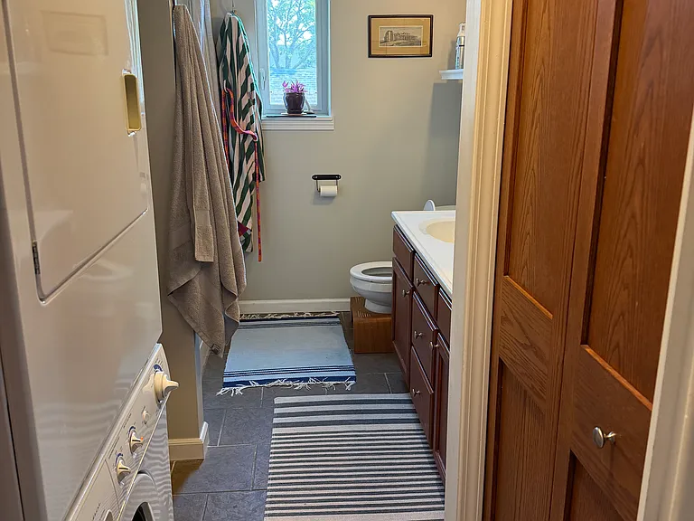 Full bath with in unit laundry