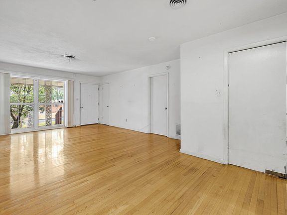 5th image of 2317 Mavis Cir