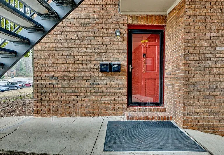 2076 Montreat Cir — Photo 2