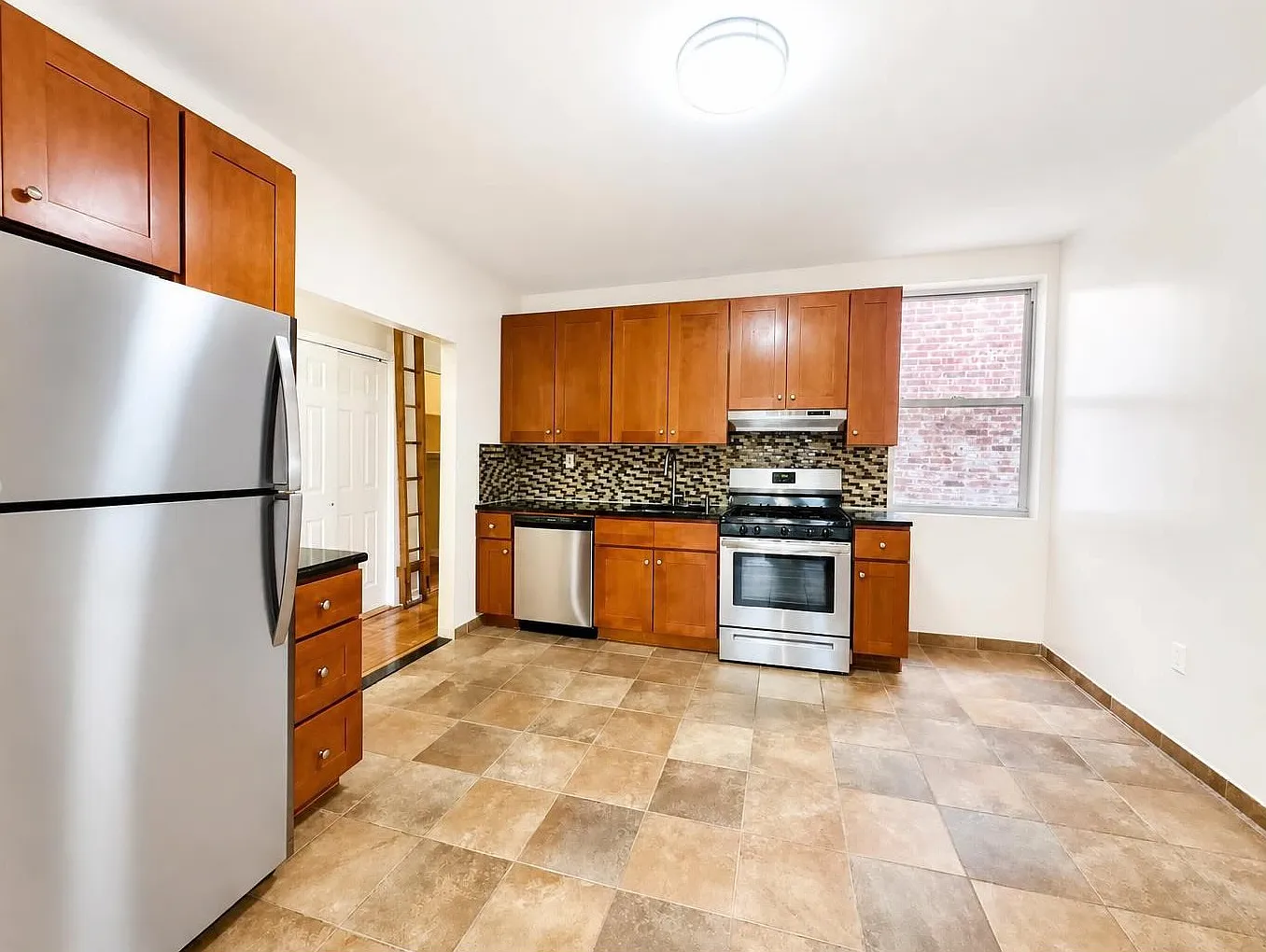 3 bed, 1.0 bath, $3,500 — Photo 4
