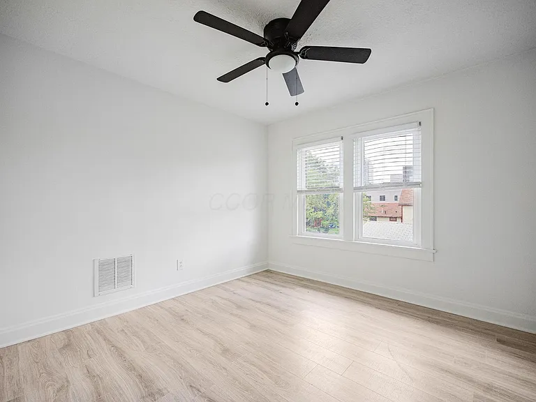 719 S 17th St — Photo 30