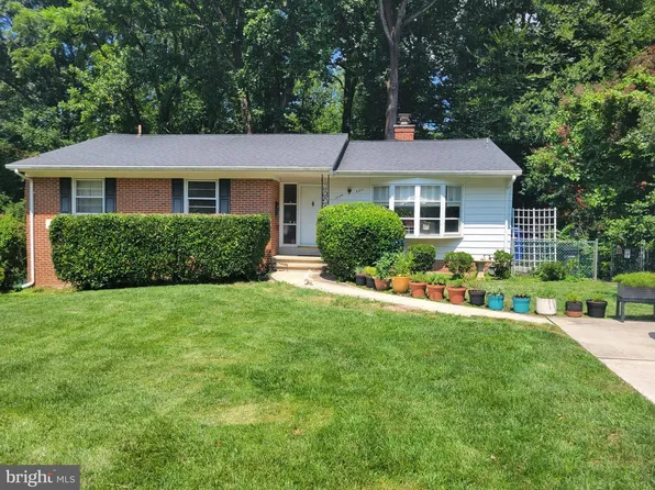10104 Scout Dr, Fairfax, VA 22030