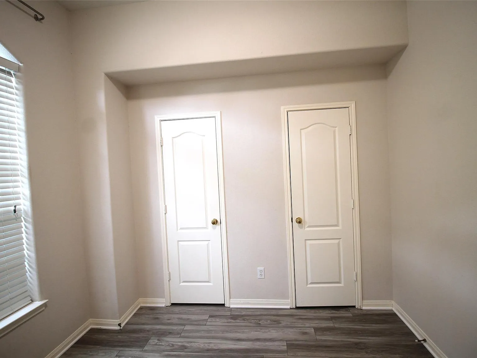 3 bed, 2.0 bath, 1983 sqft, $2,600 — Photo 3