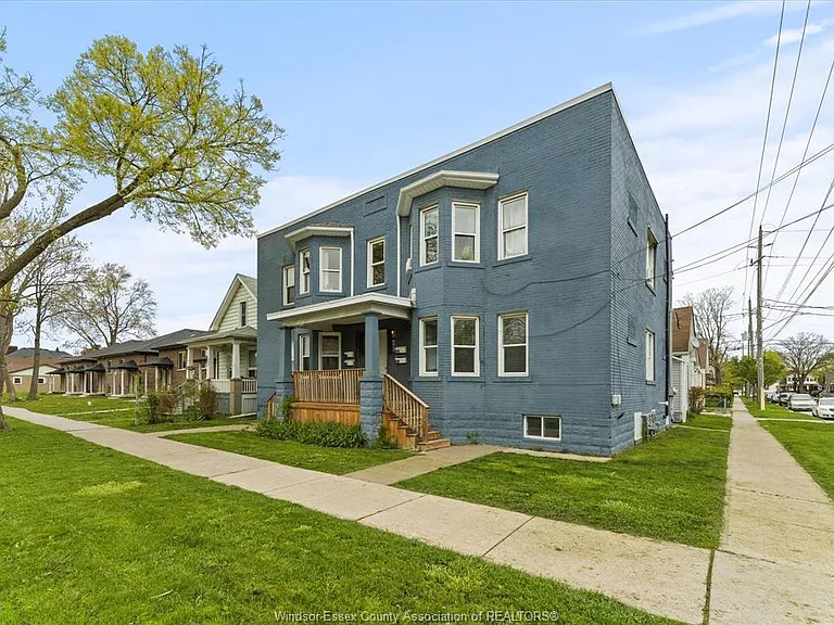 890 Howard Ave — Photo 4