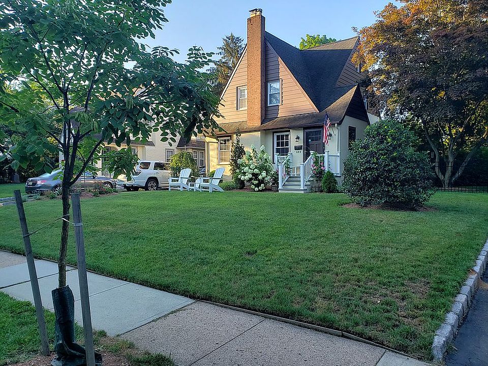 2nd image of 634 Wyndemere Ave