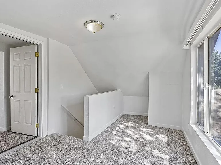 41 E Empire Ave #B — Photo 2
