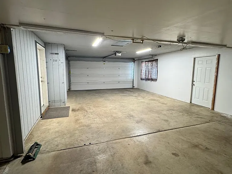 555 Hamlin Dr — Photo 13